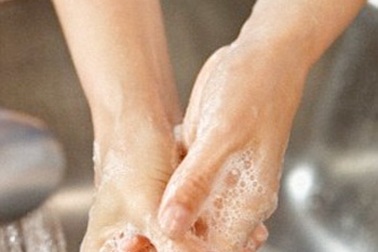 Sinh con nhẹ cân vì dùng xà phòng kháng khuẩn khi mang thai?