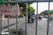 Từ 8/9, Hà Nội xử nghiêm người ra vào "vùng đỏ" không có giấy đi đường mới