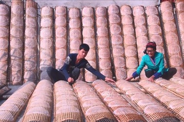 Hương vị Tết ở làng nghề làm bánh đa nem nổi tiếng xứ Thanh