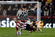 Man Utd nhận thêm tin sốc trước đại chiến với Chelsea