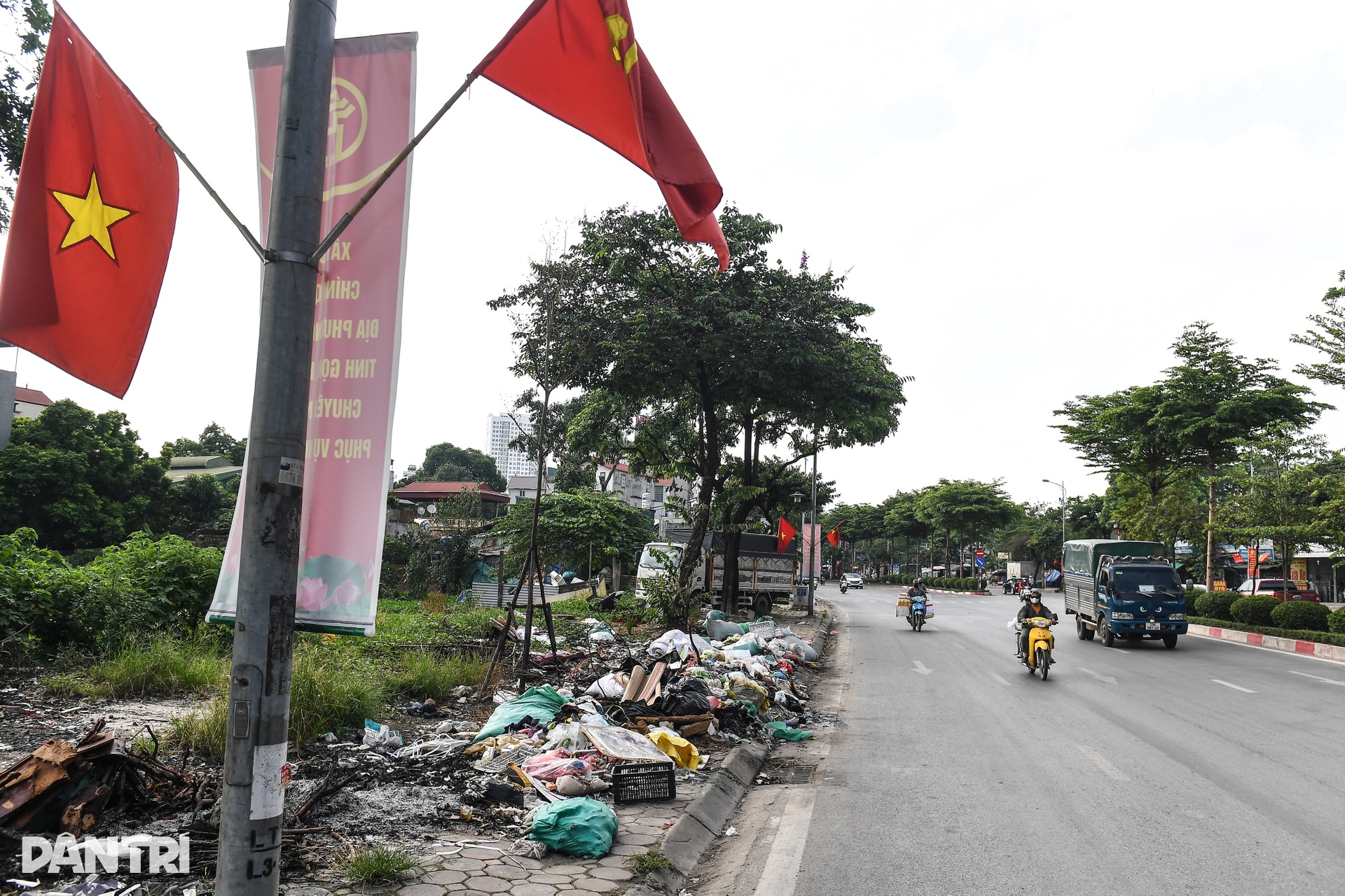 Cảnh nhếch nhác, rác bủa vây trên tuyến đường huyết mạch phía Nam Hà Nội - 13 Cảnh nhếch nhác, rác bủa vây trên tuyến đường huyết mạch phía Nam Hà Nội - 13