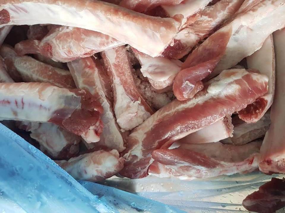 Thịt lợn rẻ giật mình 50 nghìn đồng/kg, chất đầy kho bán cả tấn - 2 Thịt lợn rẻ giật mình 50 nghìn đồng/kg, chất đầy kho bán cả tấn - 2