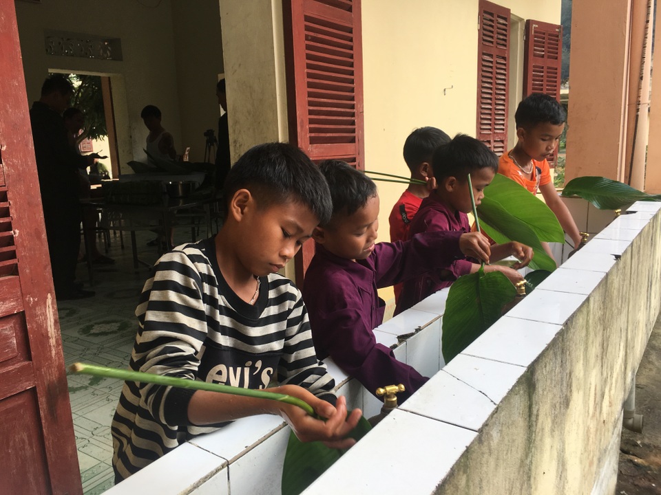Tết đủ đầy của những cậu học trò người Rục là con nuôi đồn biên phòng - 3 Tết đủ đầy của những cậu học trò người Rục là con nuôi đồn biên phòng - 3