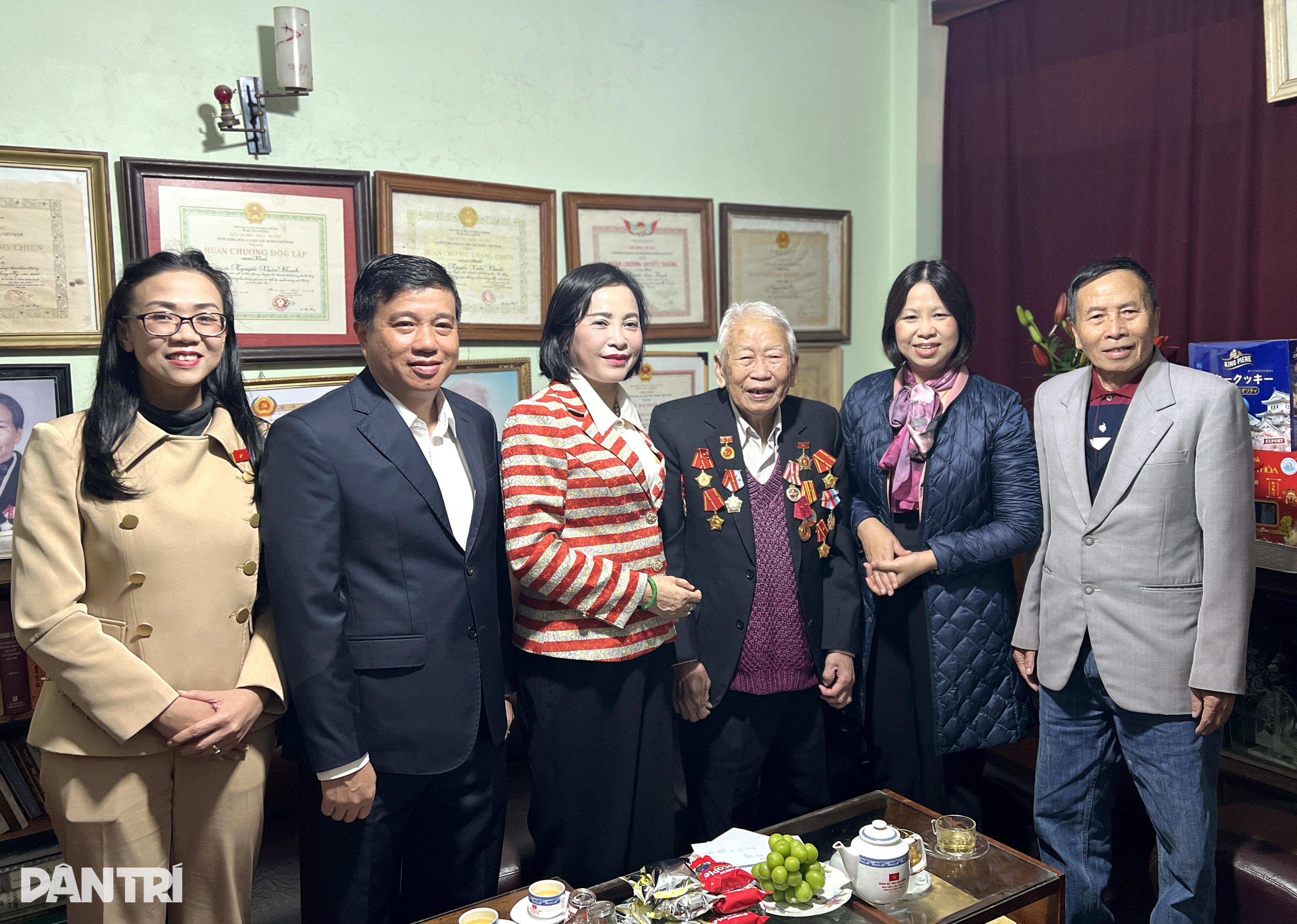 Phó Chủ tịch Quốc hội thăm, tặng quà người có công ở Lâm Đồng - 1 Phó Chủ tịch Quốc hội thăm, tặng quà người có công ở Lâm Đồng - 1
