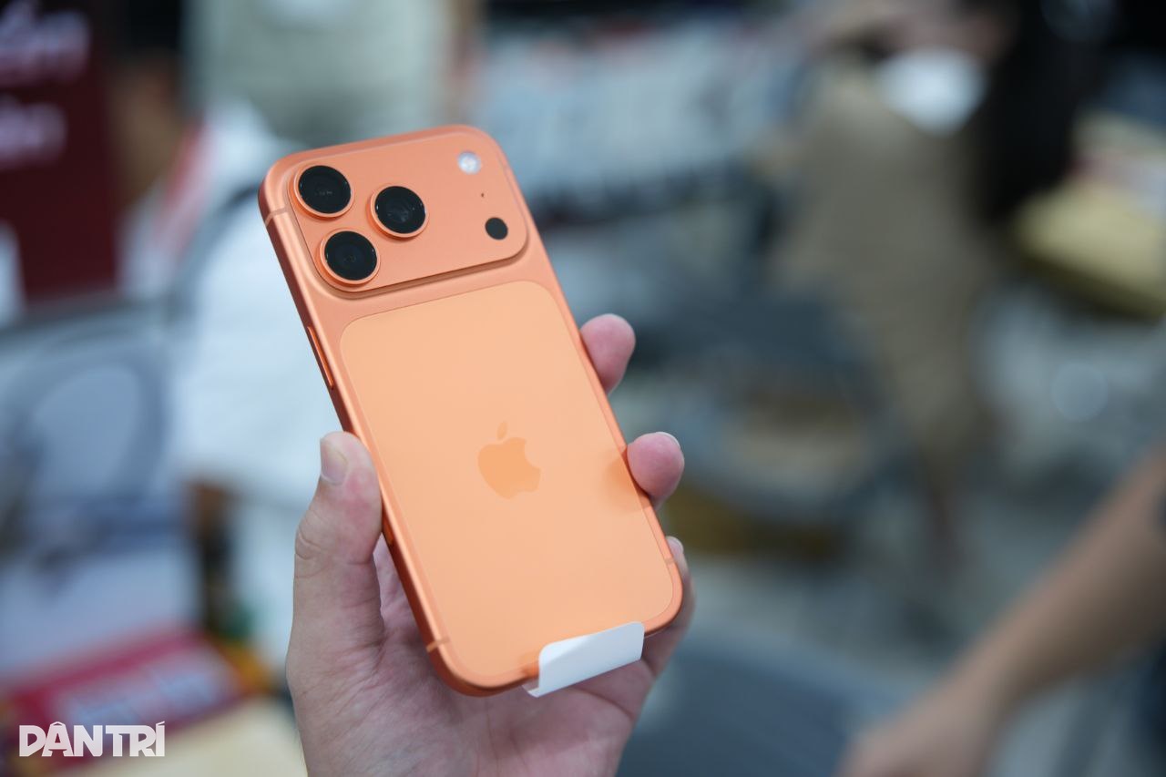 Người dùng mua iPhone 17 Pro Max tặng mẹ trong ngày đầu iPhone 17 lên kệ - 11