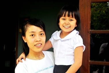 Niềm vui đỗ đại học của nữ sinh nặng 16kg