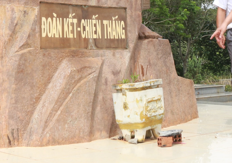 Được đầu tư hàng chục tỷ đồng, di tích thành… phế tích (!) - 4 Được đầu tư hàng chục tỷ đồng, di tích thành… phế tích (!) - 4