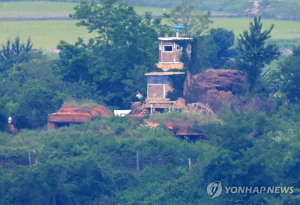 Hàn Quốc nổ súng cảnh cáo binh sĩ Triều Tiên bị tố xâm phạm biên giới - 1 Hàn Quốc nổ súng cảnh cáo binh sĩ Triều Tiên bị tố xâm phạm biên giới - 1