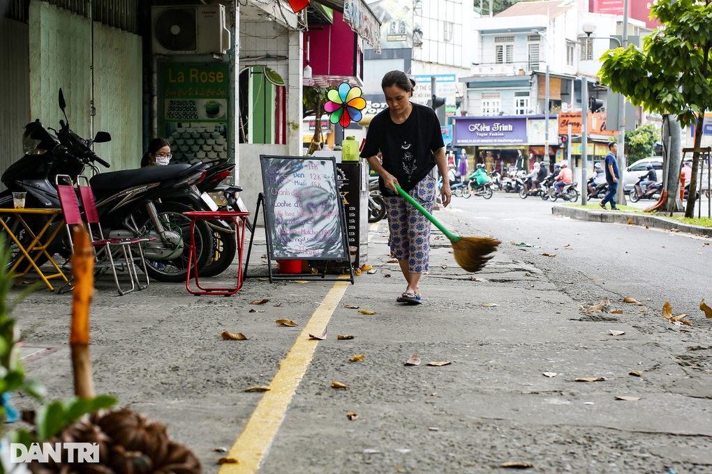 Người bán rong ở trung tâm TPHCM sắp thoát cảnh tháo chạy khi thấy đô thị - 1 Người bán rong ở trung tâm TPHCM sắp thoát cảnh tháo chạy khi thấy đô thị - 1
