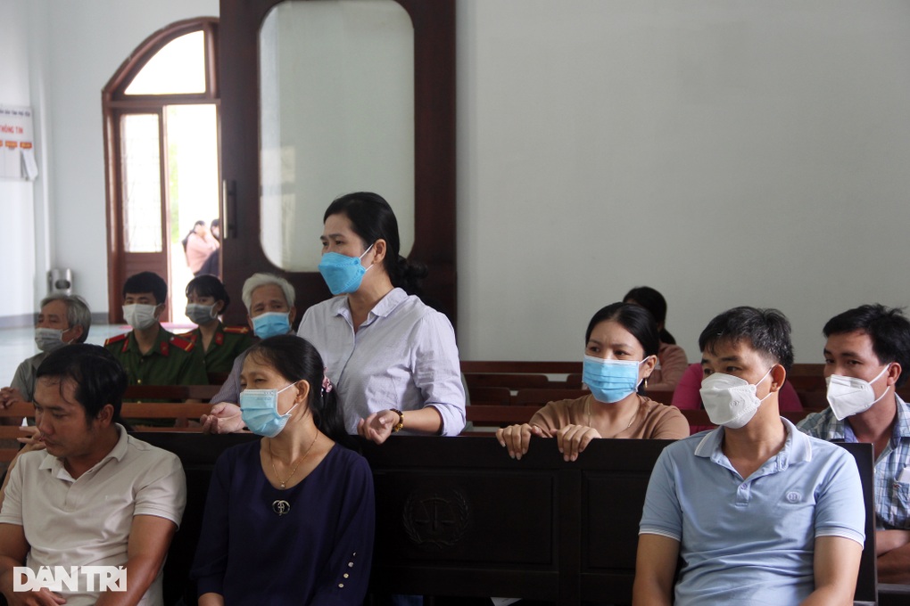 Vụ 12 giáo viên mất việc kiện Phòng Giáo dục huyện: Tòa bác kháng cáo - 1 Vụ 12 giáo viên mất việc kiện Phòng Giáo dục huyện: Tòa bác kháng cáo - 1