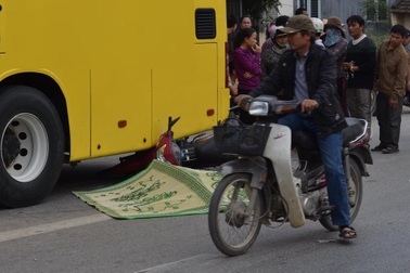 Truy tìm xe ô tô tải tông chết người rồi bỏ chạy