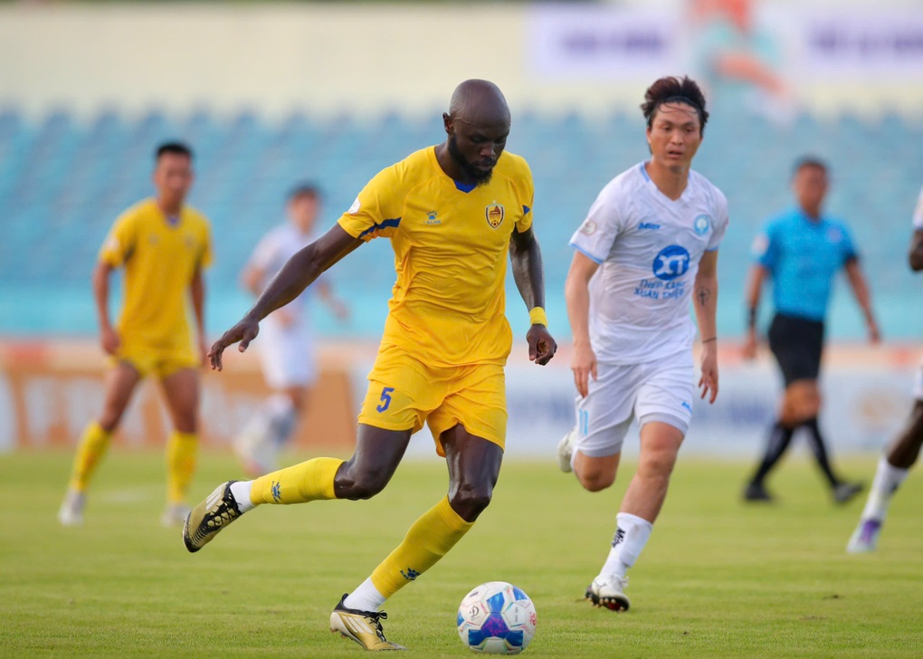 Đánh bại Quảng Nam, CLB Nam Định vô địch V-League 2024-25 - 2 Đánh bại Quảng Nam, CLB Nam Định vô địch V-League 2024-25 - 2