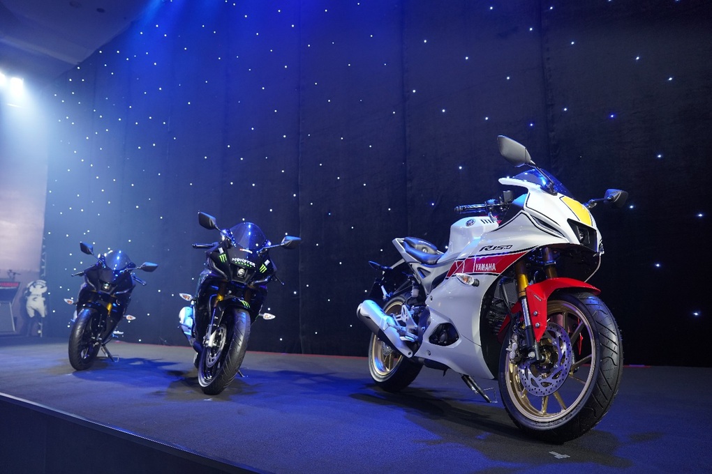 Yamaha R15 hoàn toàn mới: Mẫu sportbike thống lĩnh đường phố - 1 Yamaha R15 hoàn toàn mới: Mẫu sportbike thống lĩnh đường phố - 1