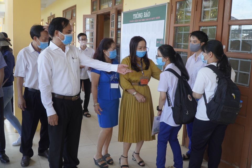 Gấp rút rà soát cán bộ, giám thị, thí sinh liên quan các ca Covid-19 mới - 1 Gấp rút rà soát cán bộ, giám thị, thí sinh liên quan các ca Covid-19 mới - 1
