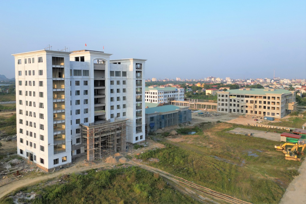 Ninh Bình tạm dừng triển khai công trình, dự án chờ sắp xếp bộ máy - 1 Ninh Bình tạm dừng triển khai công trình, dự án chờ sắp xếp bộ máy - 1