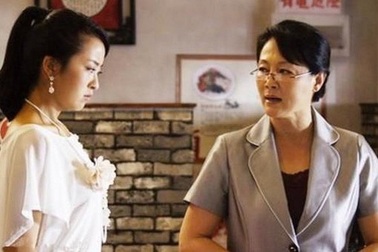 Chì chiết con dâu luộm thuộm, con trai nói một câu khiến mẹ sững người