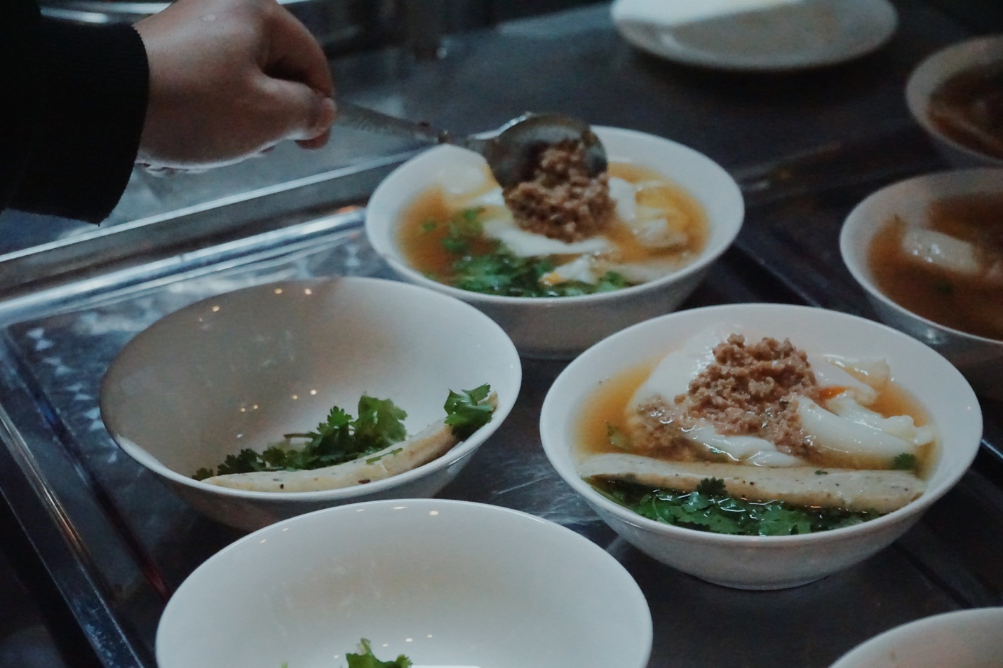 Vợ chồng người Tày cõng đặc sản Cao Bằng về Hà Nội - 4