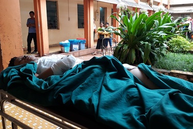 Thiếu niên 15 tuổi buộc cắt bỏ 2 tay vì nổ hóa chất