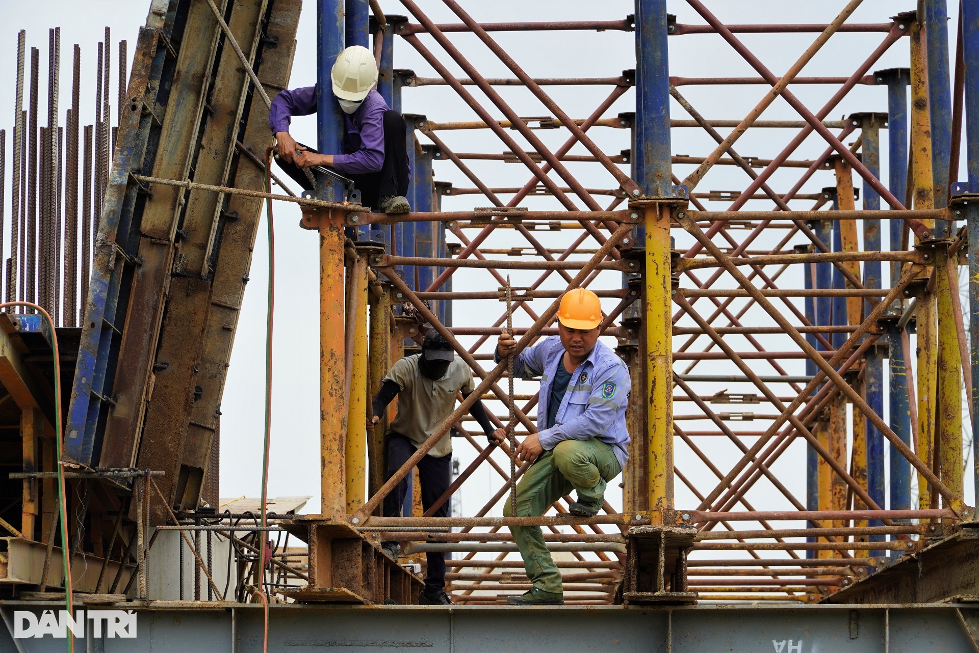 Hình hài cây cầu 1.200 tỷ đồng vượt sông dài nhất tuyến cao tốc Bắc - Nam - 10 Hình hài cây cầu 1.200 tỷ đồng vượt sông dài nhất tuyến cao tốc Bắc - Nam - 10