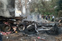 Xe container bốc cháy sau cú bẻ lái tông vào vệ đường, tài xế chết cháy trong cabin