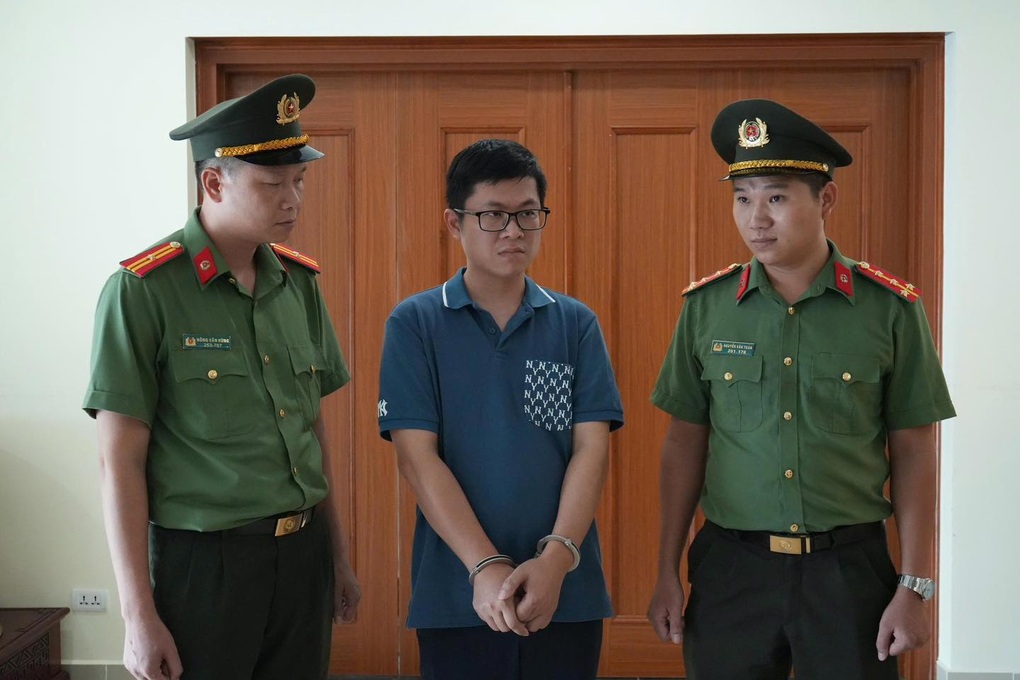 Khởi tố 2 đối tượng đăng tải hơn 22.000 video khiêu dâm lên mạng - 1 Khởi tố 2 đối tượng đăng tải hơn 22.000 video khiêu dâm lên mạng - 1