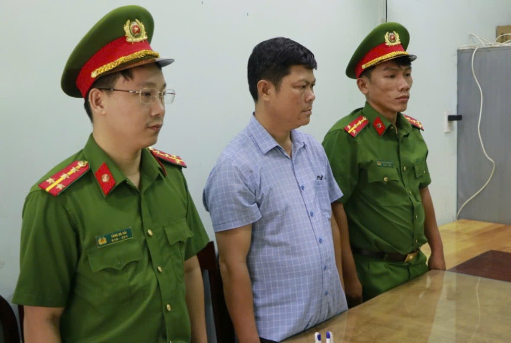 Bắt nguyên chánh văn phòng UBND huyện ở Bình Phước - 1 Bắt nguyên chánh văn phòng UBND huyện ở Bình Phước - 1
