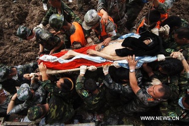 Trung Quốc cứu sống người bị "chôn" 60 tiếng dưới đất lở