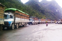 Hàng ngàn xe dưa hấu "chết dí" tại cửa khẩu Tân Thanh