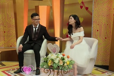 Chàng thư sinh cười cứng quai hàm vì cưới được vợ