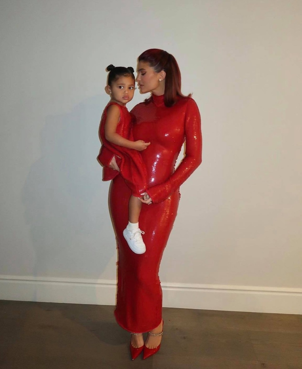 Kylie Jenner khoe quà khủng bạn trai tặng con gái - 6 Kylie Jenner khoe quà khủng bạn trai tặng con gái - 6