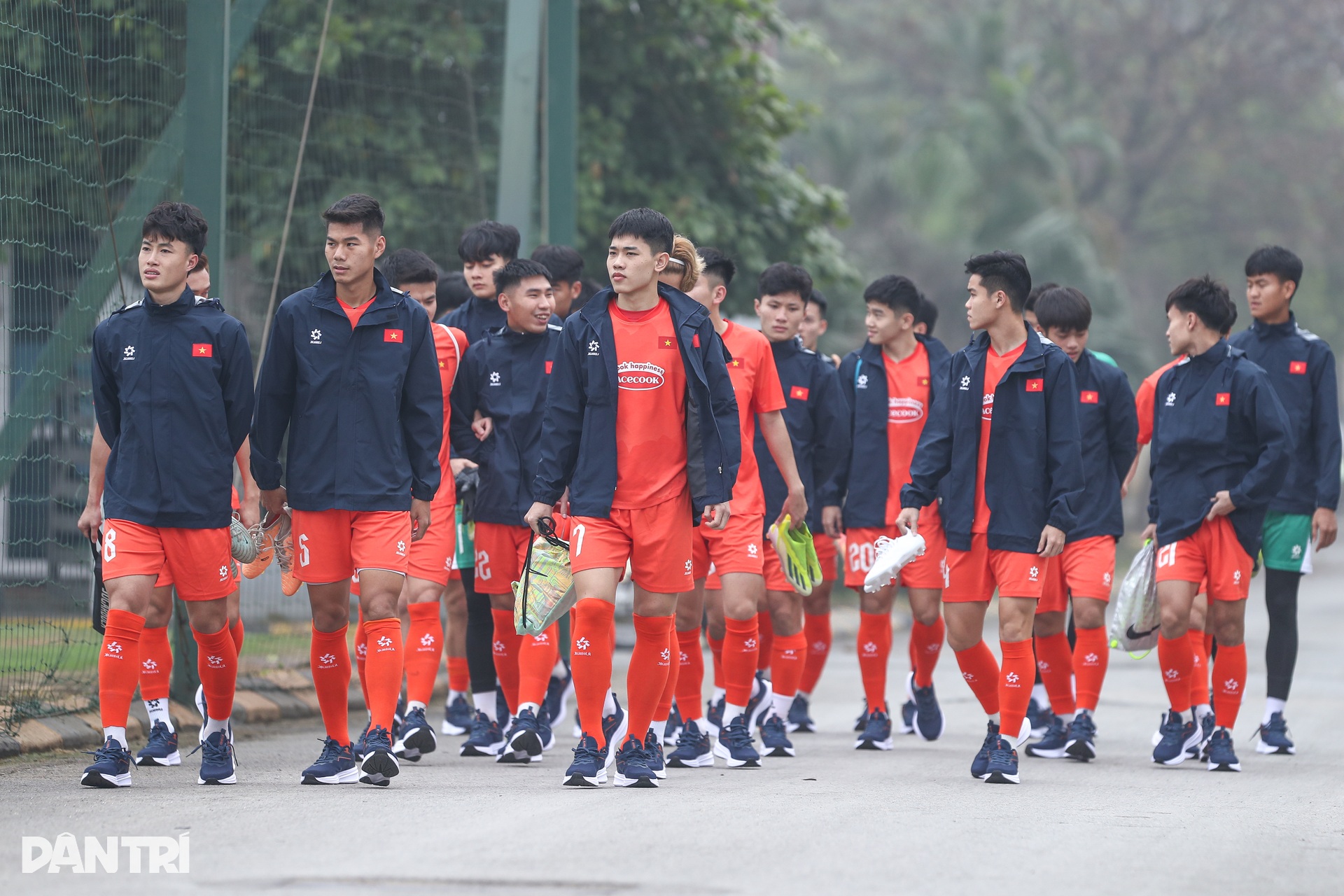 Cầu thủ Việt kiều quyết tâm cao độ ở buổi tập đầu tiên cùng U22 Việt Nam - 1 Cầu thủ Việt kiều quyết tâm cao độ ở buổi tập đầu tiên cùng U22 Việt Nam - 1