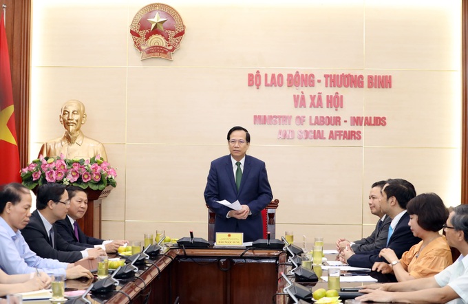 Bộ trưởng Đào Ngọc Dung:
“GDNN gắn với việc làm là yêu cầu tất yếu trong thời gian tới ” - Ảnh 1. Bộ trưởng Đào Ngọc Dung:
“GDNN gắn với việc làm là yêu cầu tất yếu trong thời gian tới ” - Ảnh 1.