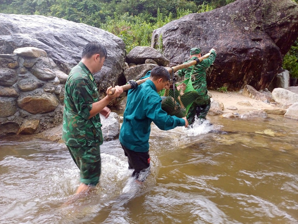 Người đàn ông sống sót sau 4 ngày ngã xuống vực sâu ở Lai Châu - 1 Người đàn ông sống sót sau 4 ngày ngã xuống vực sâu ở Lai Châu - 1