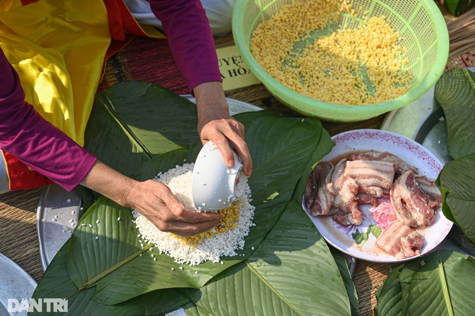 Nghệ nhân Phú Thọ tranh tài làm bánh chưng, bánh giầy dâng lên vua Hùng - 3 Nghệ nhân Phú Thọ tranh tài làm bánh chưng, bánh giầy dâng lên vua Hùng - 3