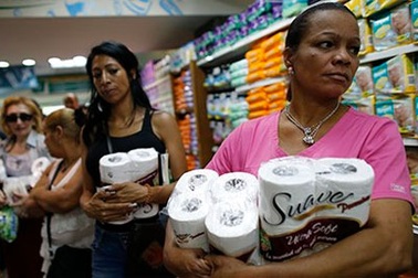 Giá dầu giảm sâu dồn Venezuela tới đường cùng