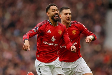 Man Utd thắng nghẹt thở Liverpool, giành vé dự Champions League