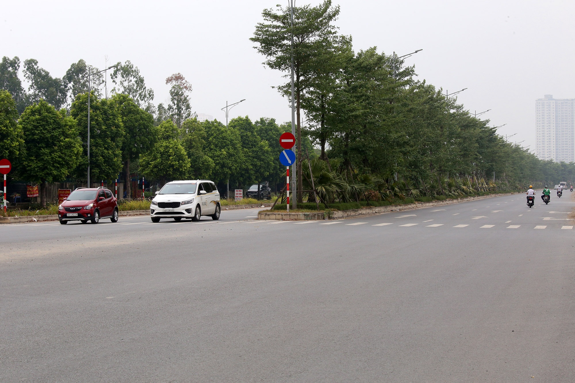 Rác ngổn ngang dọc tuyến đường nghìn tỷ giữa trung tâm Hà Nội - 11 Rác ngổn ngang dọc tuyến đường nghìn tỷ giữa trung tâm Hà Nội - 11