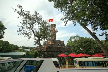 "Ngắm" Hà Nội từ góc nhìn trên xe buýt 2 tầng