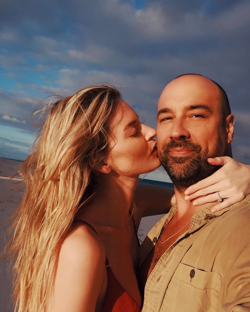 Cựu thiên thần nội y Martha Hunt bất ngờ lộ bụng bầu - 3 Cựu thiên thần nội y Martha Hunt bất ngờ lộ bụng bầu - 3