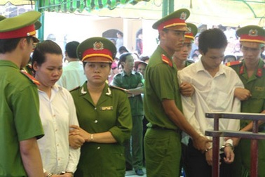 Con gái lăng loàn xúi người tình giết mẹ