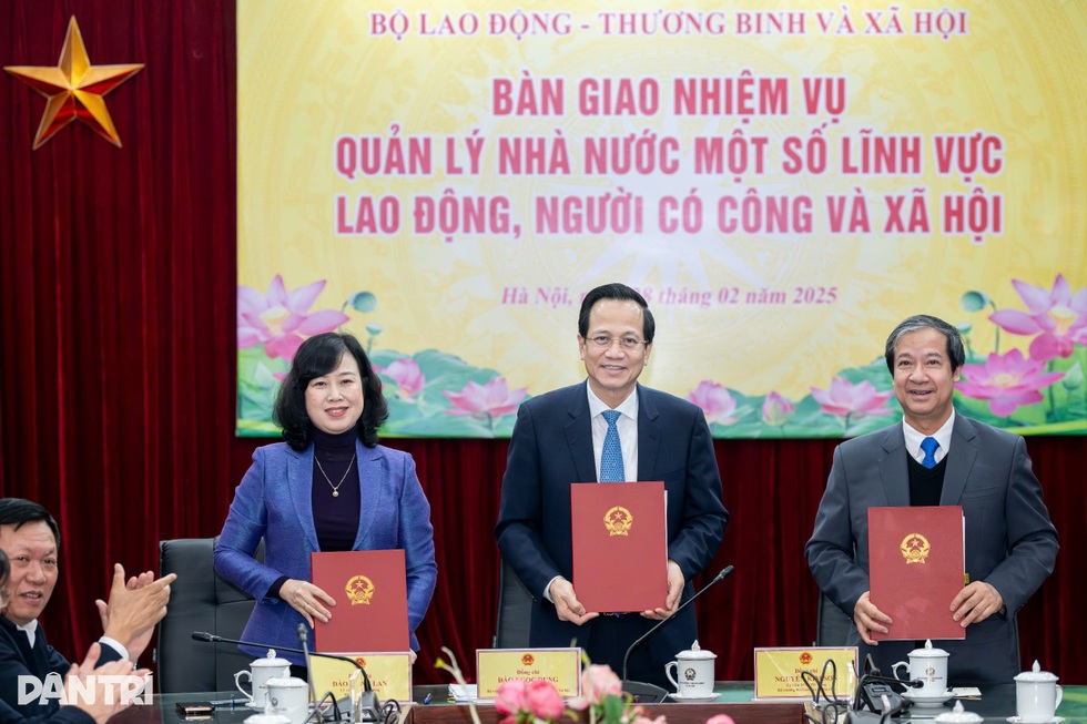 Bộ Nội vụ tiếp nhận cán bộ ngành LĐ-TBXH như chờ đón người nhà - 9 Bộ Nội vụ tiếp nhận cán bộ ngành LĐ-TBXH như chờ đón người nhà - 9