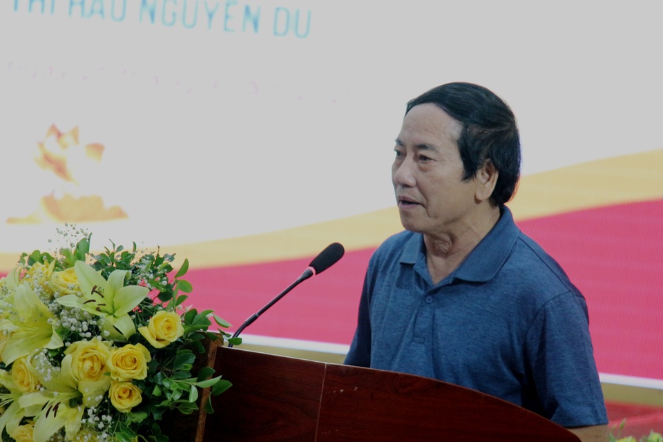 Khám phá vẻ đẹp của tiếng Việt trong Truyện Kiều - 4 Khám phá vẻ đẹp của tiếng Việt trong Truyện Kiều - 4