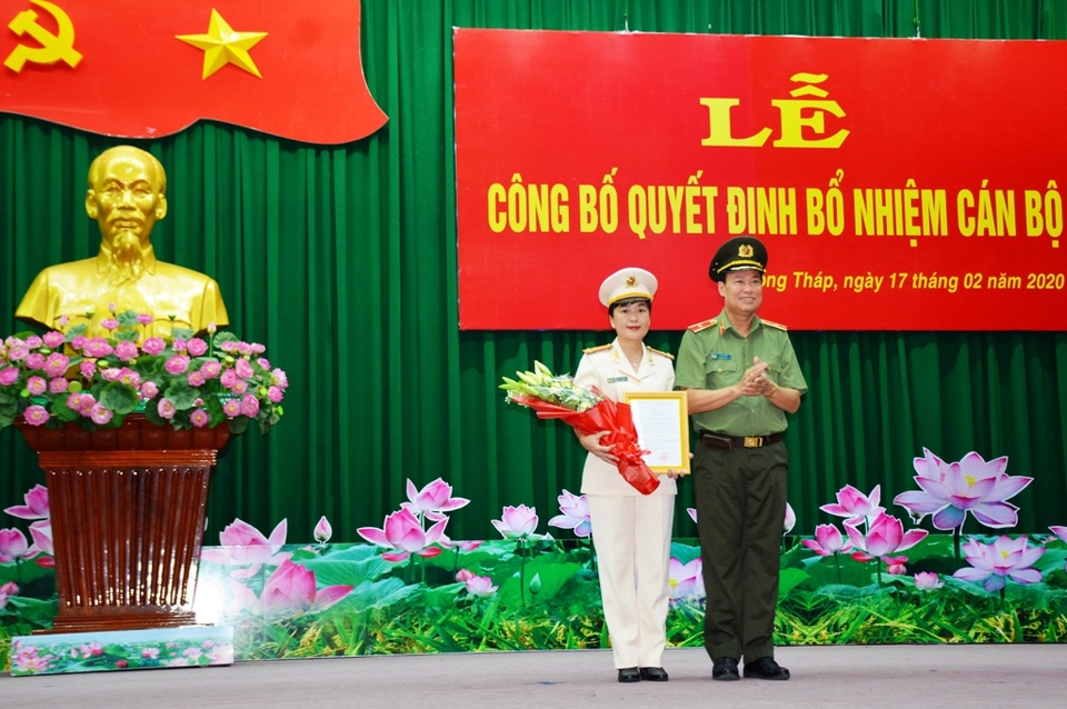 Đồng Tháp lần đầu tiên có nữ phó giám đốc công an tỉnh - 1 Đồng Tháp lần đầu tiên có nữ phó giám đốc công an tỉnh - 1