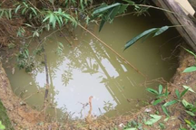 Dân bất an vì hố sụt lớn xuất hiện tại khu vực nguy cơ sạt lở