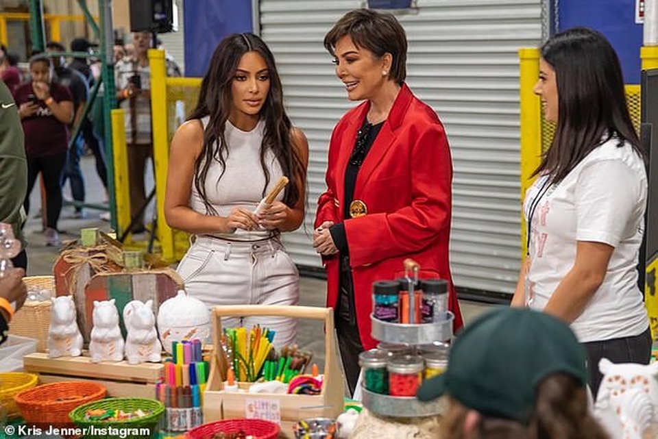 Fans chỉ trích gia đình Kim Kardashian lãng phí đồ ăn - 6 Fans chỉ trích gia đình Kim Kardashian lãng phí đồ ăn - 6