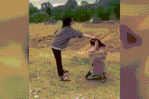 Nữ sinh túm tóc, tát vào mặt rồi bắt bạn quỳ chui qua 2 chân