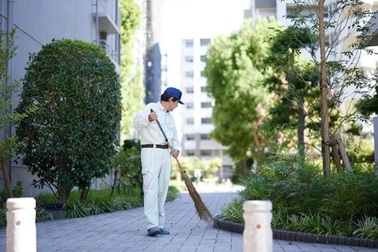 Lý do người đàn ông kiếm hơn 5 tỷ đồng/năm vẫn chọn làm... lao công