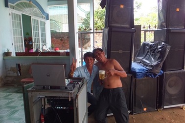 "Siết" các dàn karaoke nhạc sống di động dịp Tết