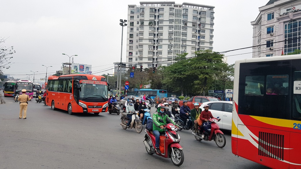 Giao thông Hà Nội “hạ nhiệt” ngày đầu kỳ nghỉ Tết - 6 Giao thông Hà Nội “hạ nhiệt” ngày đầu kỳ nghỉ Tết - 6