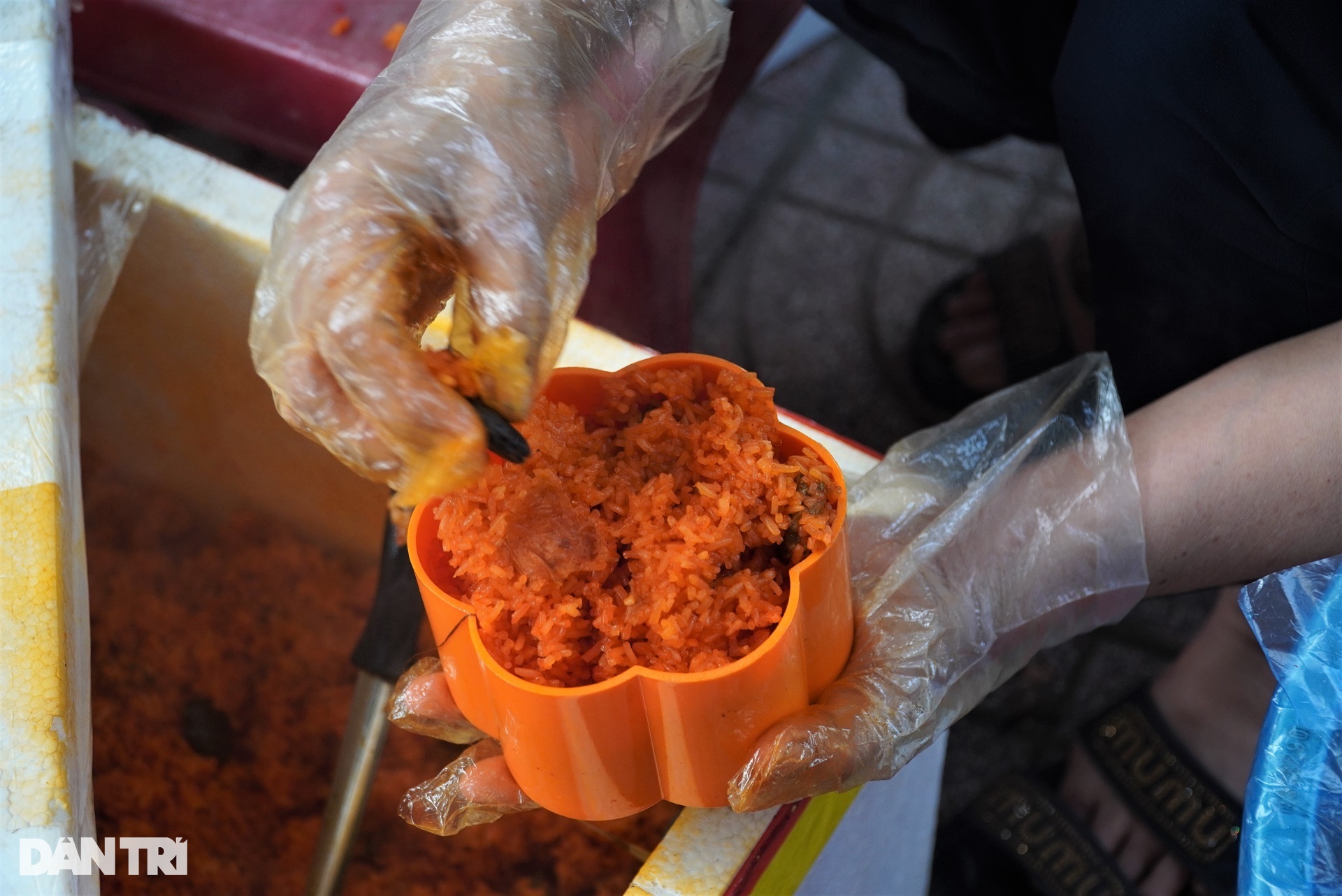 Bà bán xôi tam sên lãi 9 triệu đồng trong sáng ngày vía Thần Tài - 5 Bà bán xôi tam sên lãi 9 triệu đồng trong sáng ngày vía Thần Tài - 5